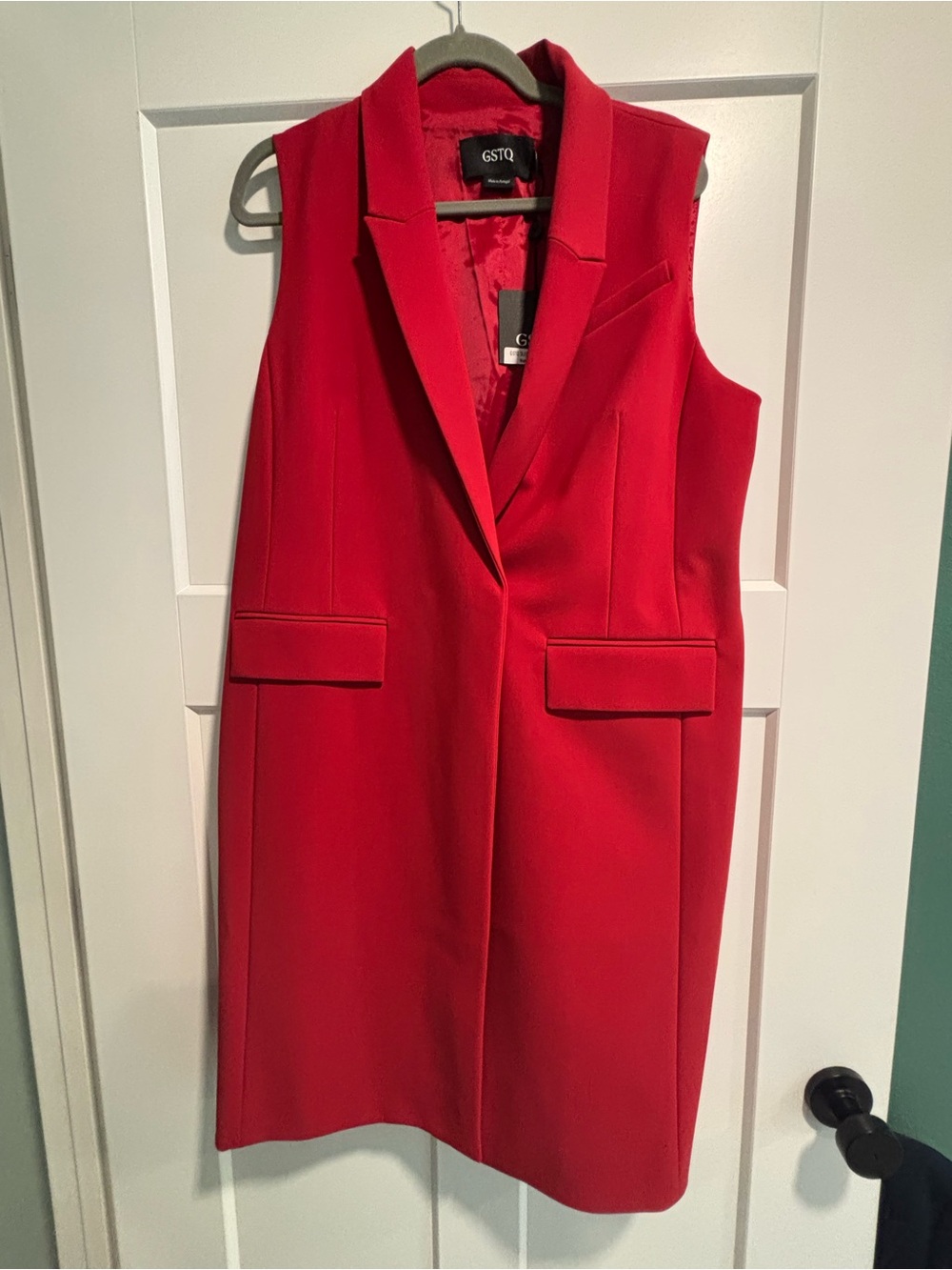 NWT GSTQ Women's Red Sleeveless Long Blazer Vest